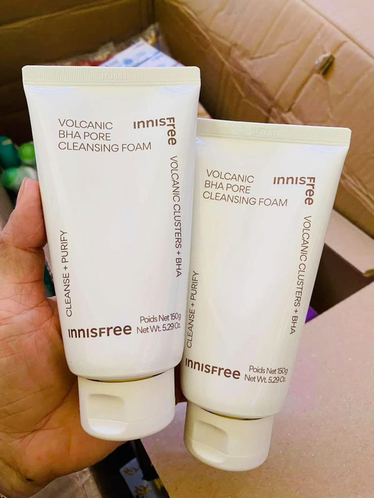 Sữa rửa mặt Hàn Quốc Innisfree tro núi lửa Volcanic BHA Pore Foam Cleansing