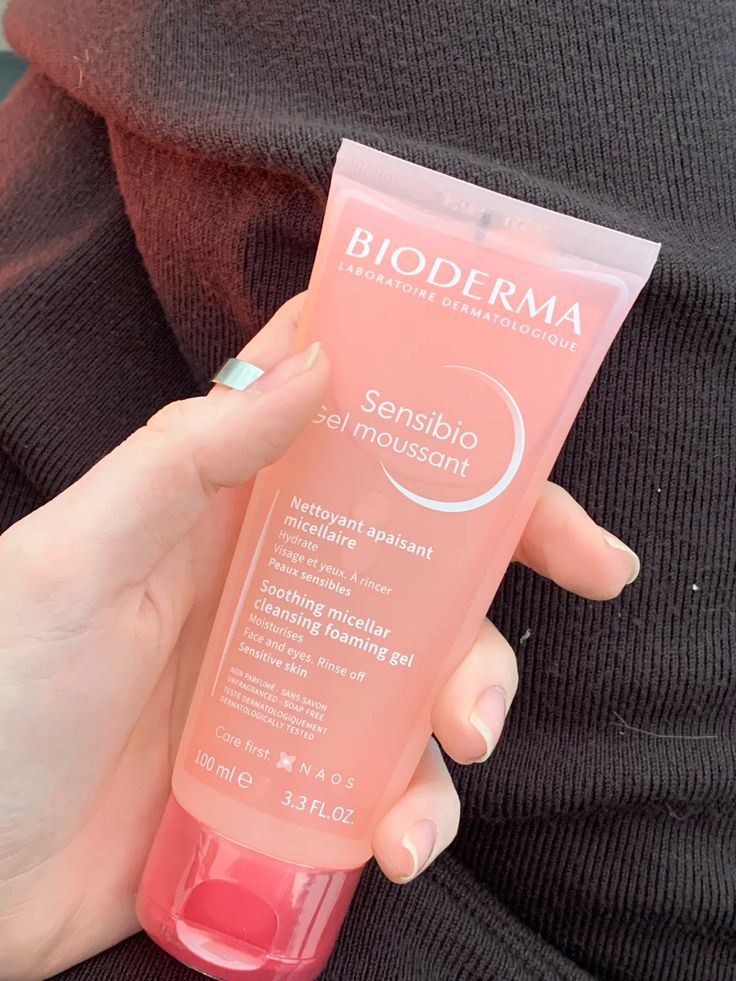 Sữa rửa mặt cho da nhạy cảm Bioderma hồng Crealine Gel Moussant