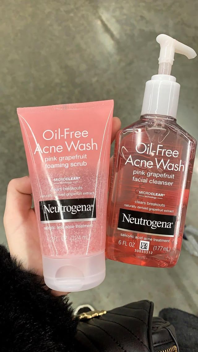 Sữa rửa mặt hồng Neutrogena Oil-Free Acne Wash