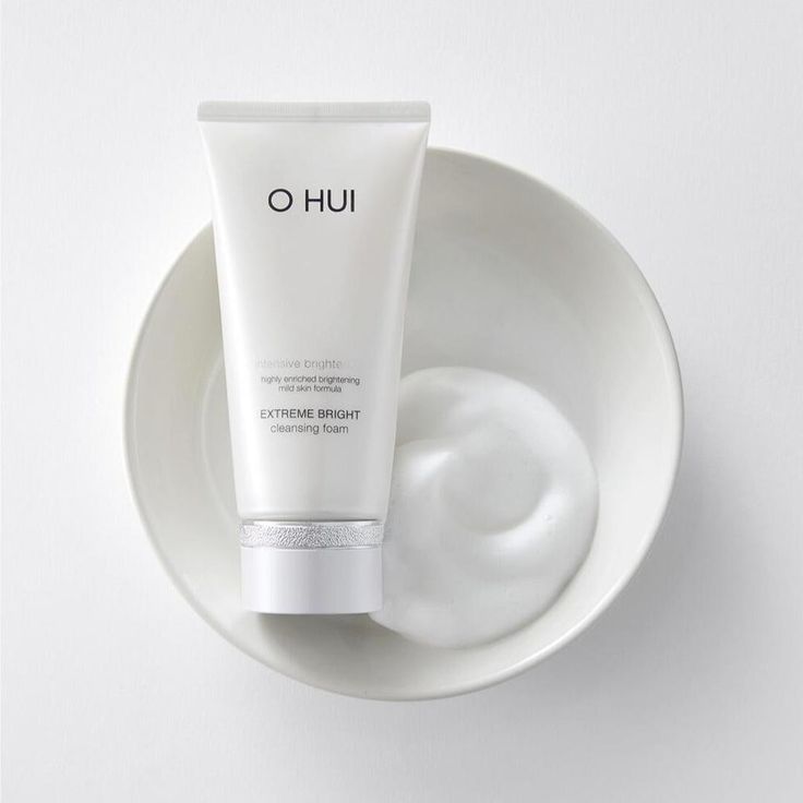 Sữa rửa mặt sáng da Ohui trắng Extreme Bright 