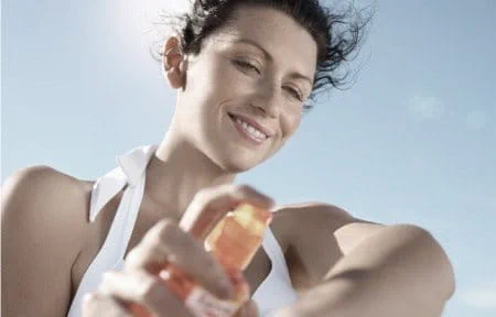 Tiếp xúc nhiều với ánh nắng mặt trời thường xuyên có thể gây lão hóa da