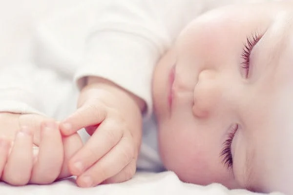 Da bé sơ sinh mỏng manh và nhạy cảm