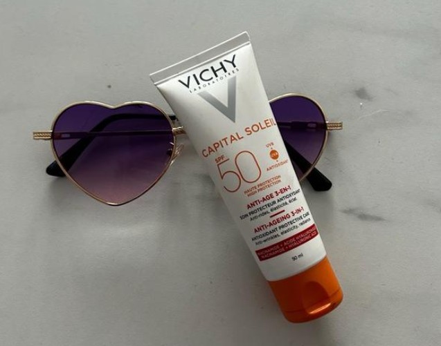 Kem dưỡng da chống lão hóa 3 trong 1 Vichy Capital Soleil: