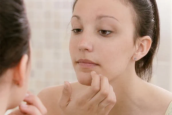 Lựa chọn mỹ phẩm và chăm sóc da không đúng cách