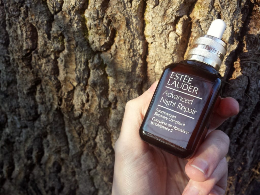 Review serum Estee Lauder có mấy loại? Phù hợp với da nào?