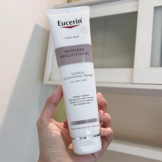 Sữa rửa mặt sáng da mờ sạm nám Eucerin Spotless Brightening 