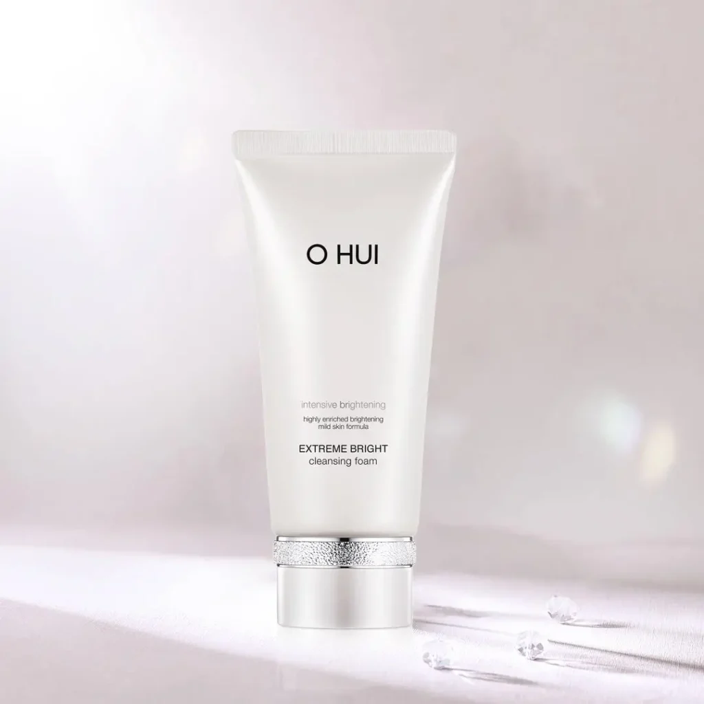 Sữa rửa mặt dưỡng ẩm sáng da Ohui Extreme Bright